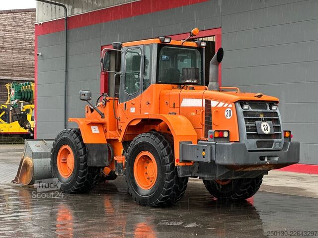 جرافة ذات عجلات DOOSAN DL 200 inkl. Schaufel & Gabel Bj.2013 107kW