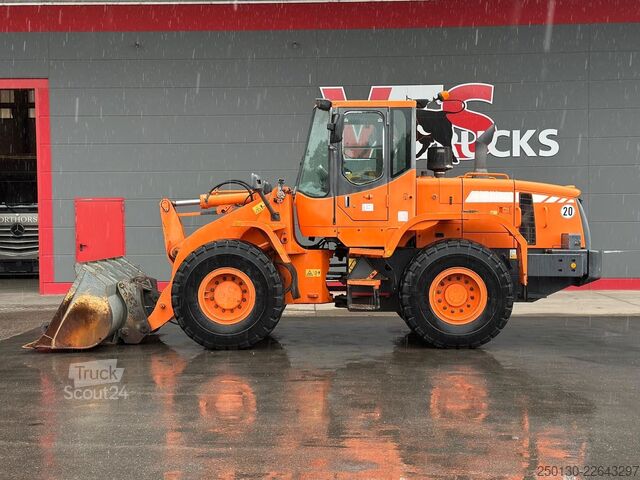 جرافة ذات عجلات DOOSAN DL 200 inkl. Schaufel & Gabel Bj.2013 107kW