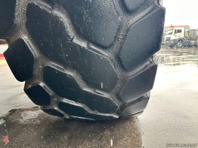 جرافة ذات عجلات DOOSAN DL 200 inkl. Schaufel & Gabel Bj.2013 107kW