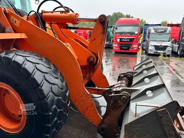 جرافة ذات عجلات DOOSAN DL 200 inkl. Schaufel & Gabel Bj.2013 107kW