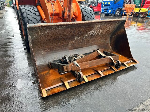 جرافة ذات عجلات DOOSAN DL 200 inkl. Schaufel & Gabel Bj.2013 107kW