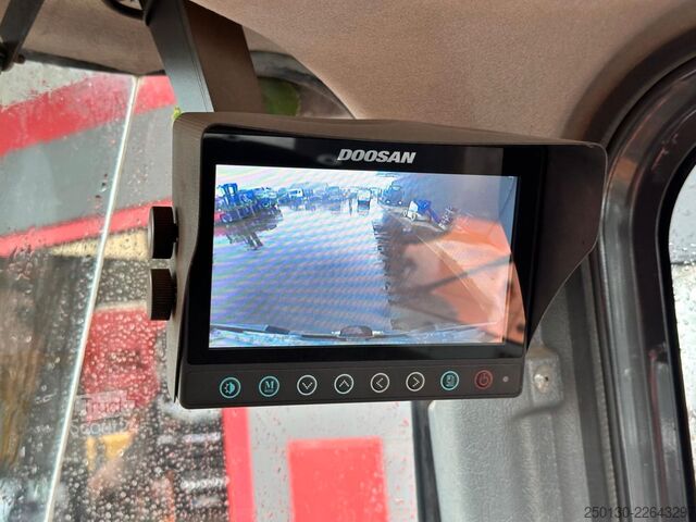 جرافة ذات عجلات DOOSAN DL 200 inkl. Schaufel & Gabel Bj.2013 107kW