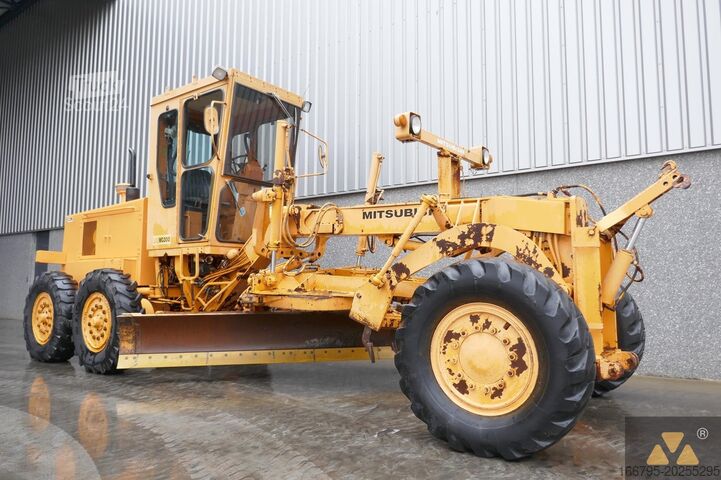 Greideris Mitsubishi MG300