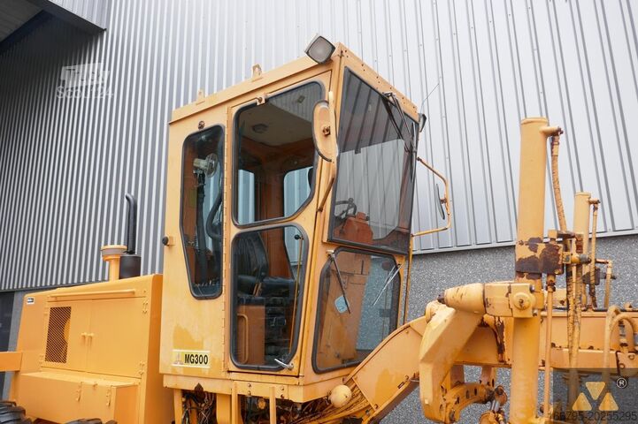 Greideris Mitsubishi MG300