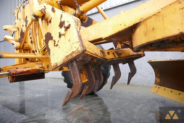 Greideris Mitsubishi MG300
