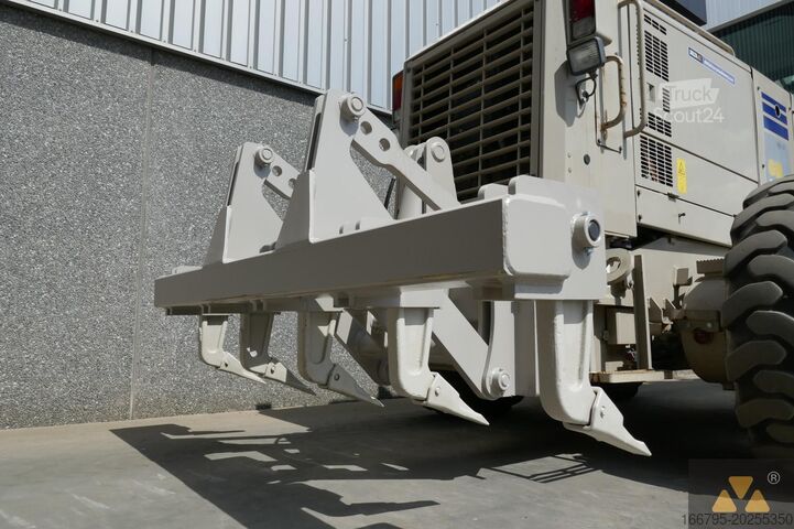 Greideris Komatsu GD555-5 Ex-army
