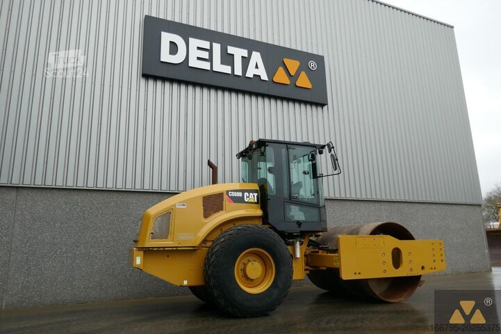Tek tamburlu silindir Caterpillar CS68B