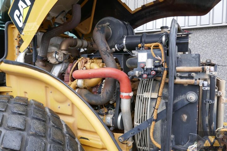 Tek tamburlu silindir Caterpillar CS68B
