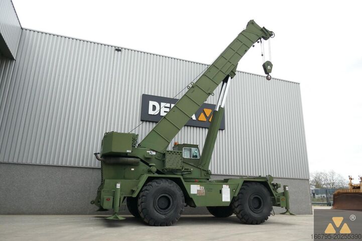 Grubaus reljefo kranas Grove RT875 Ex-army