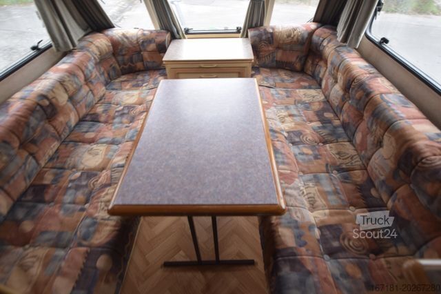 Караван SPRITE Swift 390 mit Mover und Vorzelt