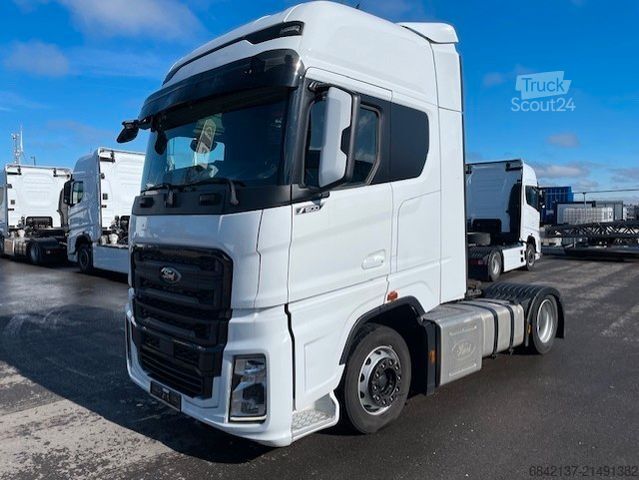 Volume tractor unit FORD F-Max 500 Lowliner