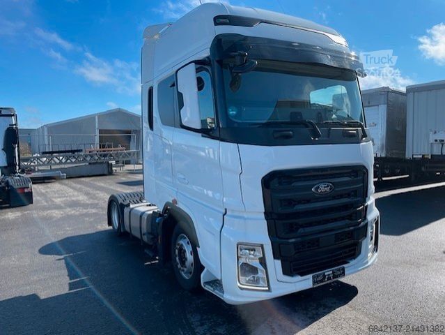 Volume tractor unit FORD F-Max 500 Lowliner