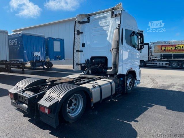 Volume tractor unit FORD F-Max 500 Lowliner