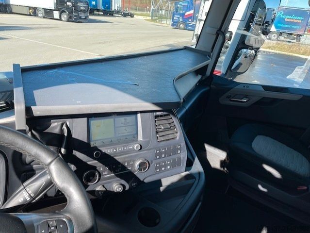 Volume tractor unit FORD F-Max 500 Lowliner