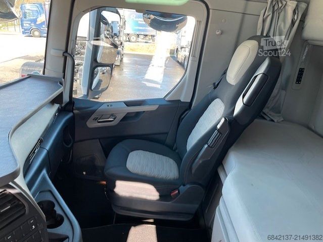 Volume tractor unit FORD F-Max 500 Lowliner