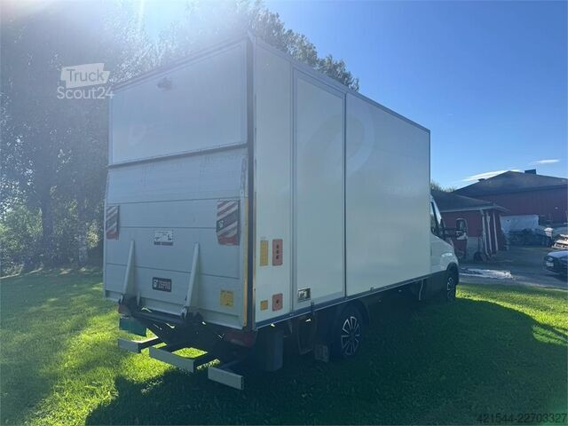 Valiză Iveco 35S16 8-Pallet Box Truck with 2 Sets of Tyres