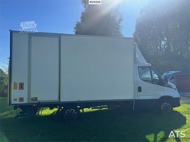 Valiză Iveco 35S16 8-Pallet Box Truck with 2 Sets of Tyres