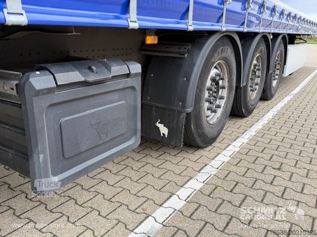 Öppen semitrailer med kapell Schmitz Cargobull Curtainsider Standard Getränke
