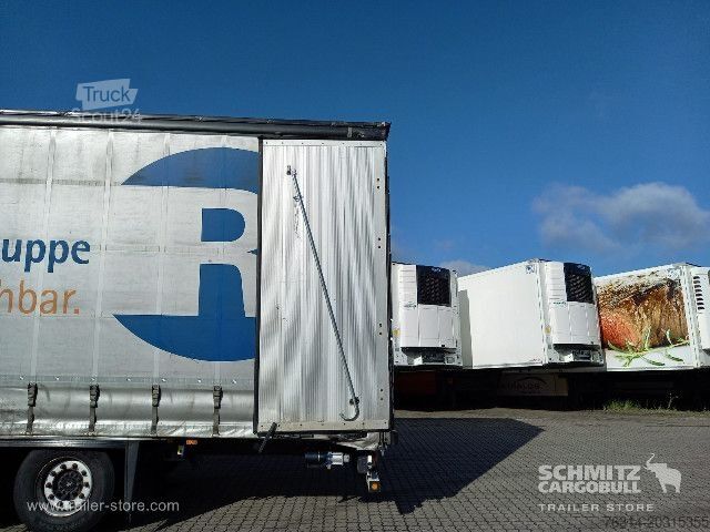 Otevřený návěs s plachtou Schmitz Cargobull Curtainsider Mega Getränke
