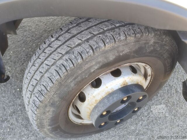 Όχημα με καρότσα με άνοιγμα στο πλάι IVECO Daily 70