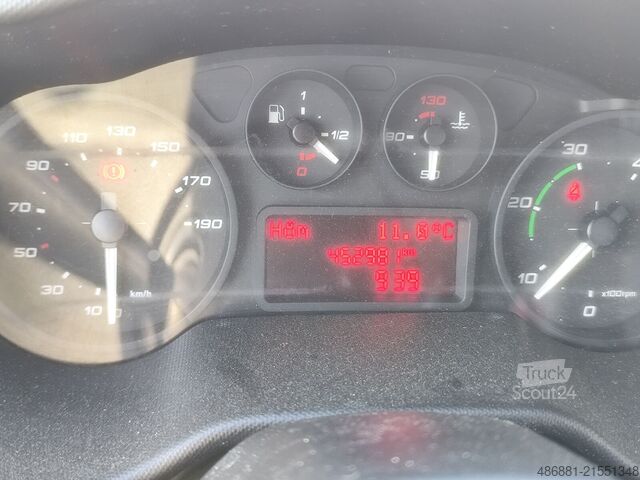 Όχημα με καρότσα με άνοιγμα στο πλάι IVECO Daily 70