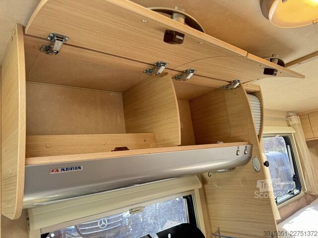 Halvintegrerad husbil ADRIA Compact 660 SL Solar+Sat TV+Markise+Dunstabzug