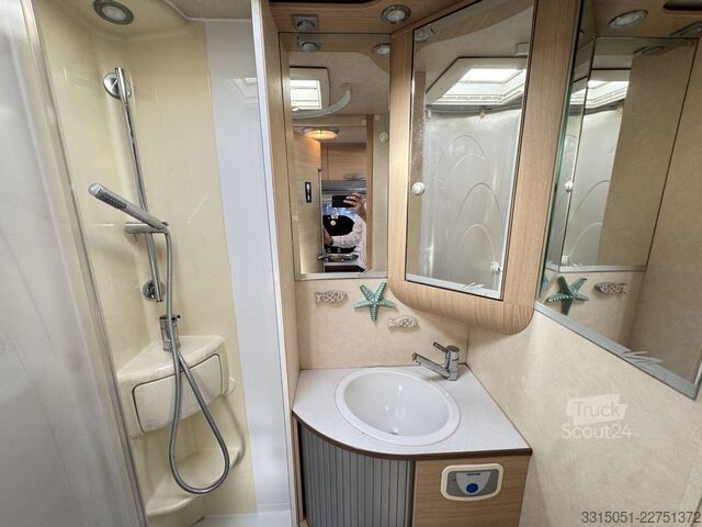 Halvintegrerad husbil ADRIA Compact 660 SL Solar+Sat TV+Markise+Dunstabzug