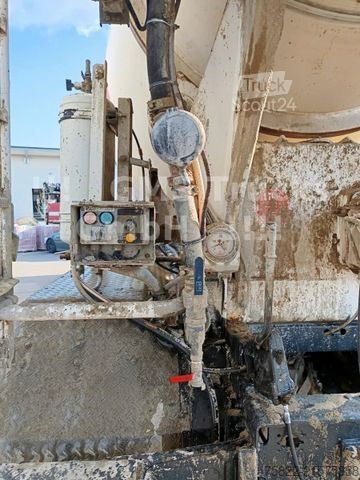 Camión hormigonera MAN TGA 32.360 / 8X4 / Liebherr 9qm