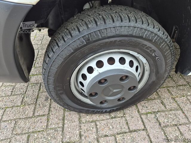 Resväska Mercedes-Benz Sprinter 513 CDI Koffer 21kub 130 pk Euro 5B GV...