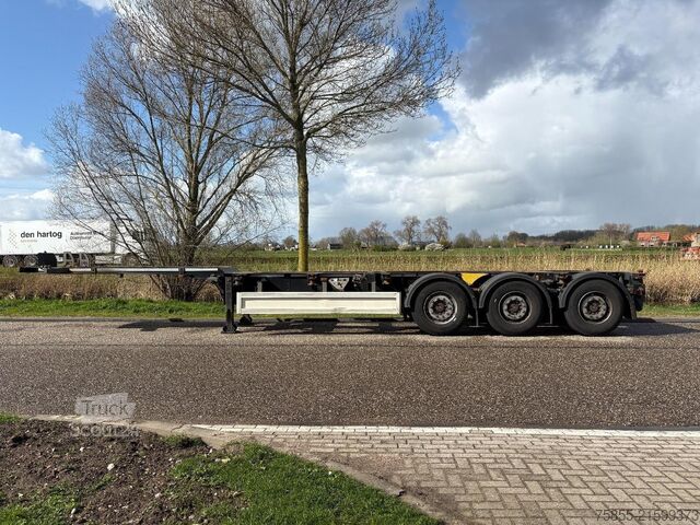 Container transport Renders-has FCCA08FY (CONTAINER CARRIER) Multichassis / Ext...