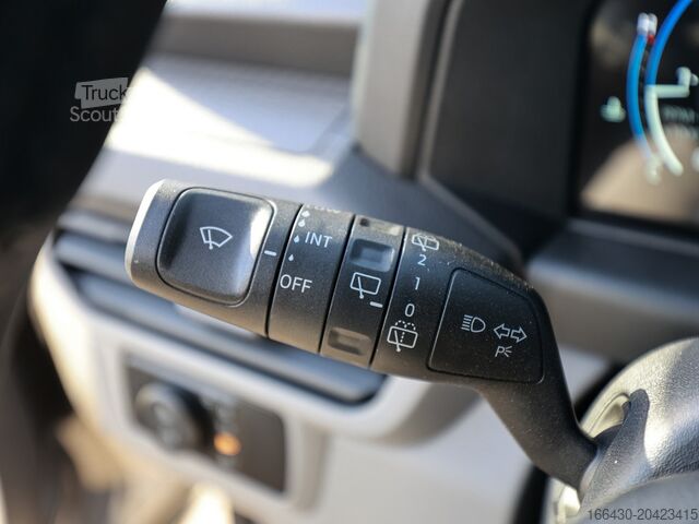 Minibus VW T7 Caravelle 2.0 TDI LR 8 Sitze Autom. NAVI