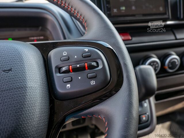 Transporter mit Koffer Mitsubishi Canter e