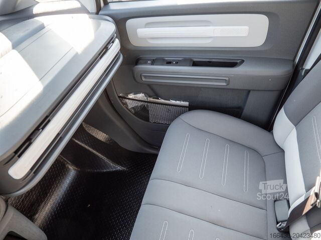 Kleinbus Maxus eDELIVER 5 KA L2H1 64 kW/h Klima 360° LED PDC