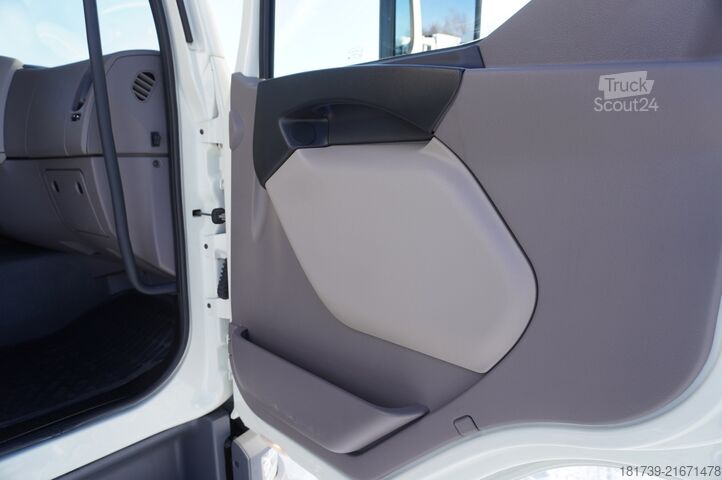 Houder DAF LF 12.210 18-pallet container with tail