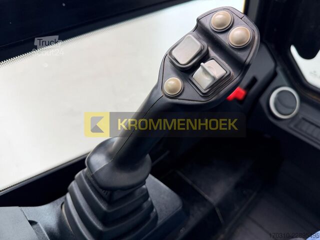 încărcător pe șenile JCB 3TS-8T Teleskid