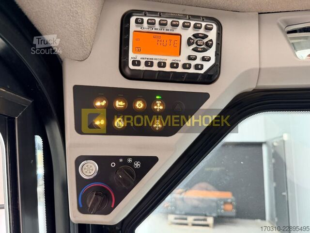 încărcător pe șenile JCB 3TS-8T Teleskid