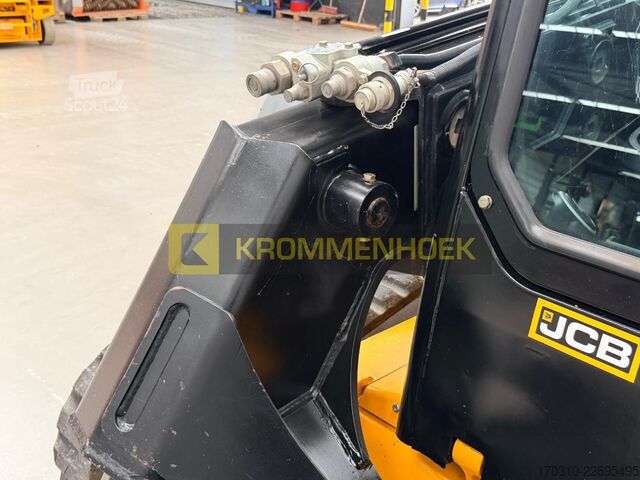 încărcător pe șenile JCB 3TS-8T Teleskid