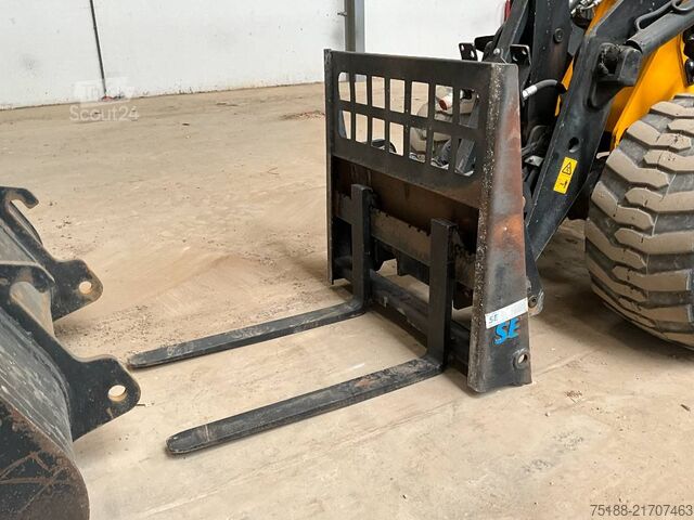 Utovarivač JCB 403 SP