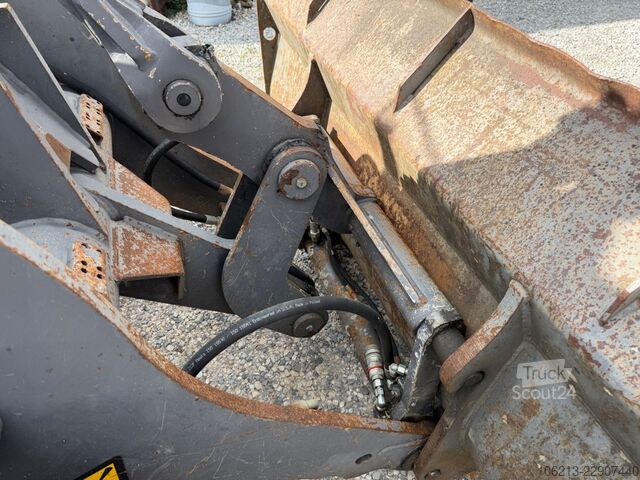 جرافة ذات عجلات VOLVO L 40 B-TP