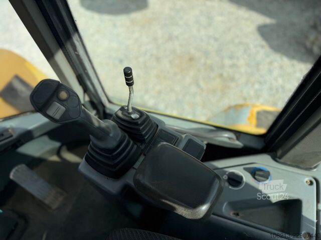 جرافة ذات عجلات VOLVO L 40 B-TP
