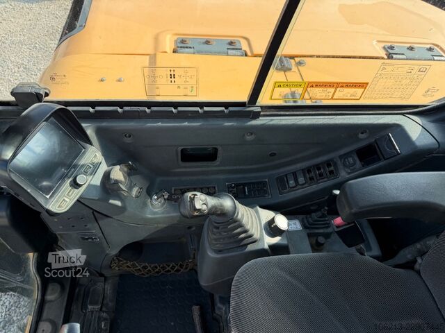 Mini-pelle HYUNDAI ROBEX 80CR-9A