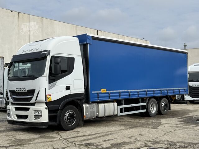 Camião plataforma com lona Iveco STRALIS 460