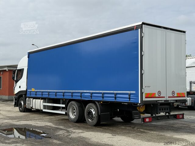 Camião plataforma com lona Iveco STRALIS 460