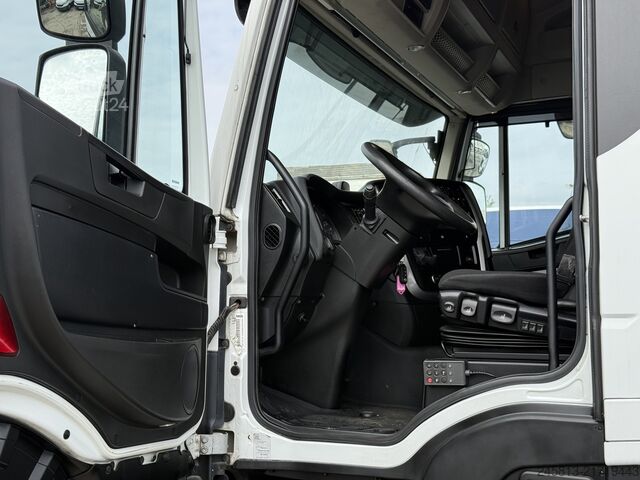 Camião plataforma com lona Iveco STRALIS 460