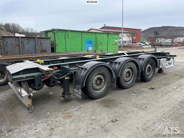 Transport de conteneurs Fliegl 3 axle container trailer.