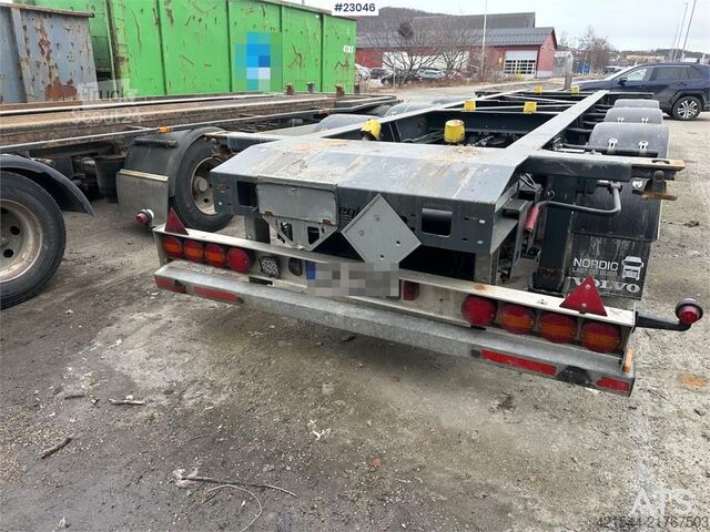 Transport de conteneurs Fliegl 3 axle container trailer.