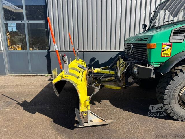 Kehrmaschine Mercedes-Benz Unimog U1700
