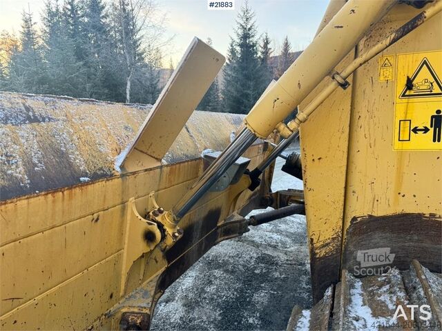 Nivelačný stroj Komatsu D65PX-15 Dozer WATCH VIDEO