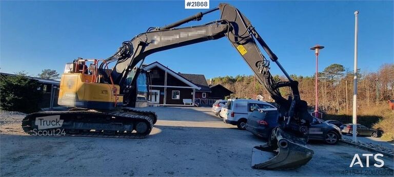 гусеничний екскаватор Volvo ECR235 EL excavator w/ digging bucket, sanding buc