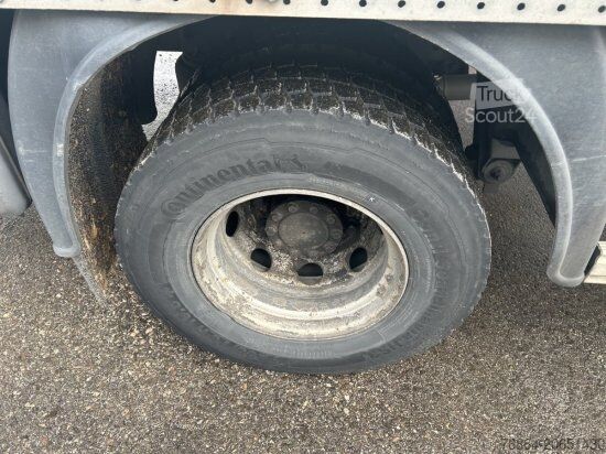 Samochód ciężarowy z plandeką typu platforma DAF LF 260 16 TONNER PLANE MIT LBW, AUTOMATIK, E6